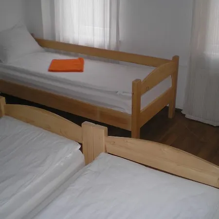 Hostel Funny *