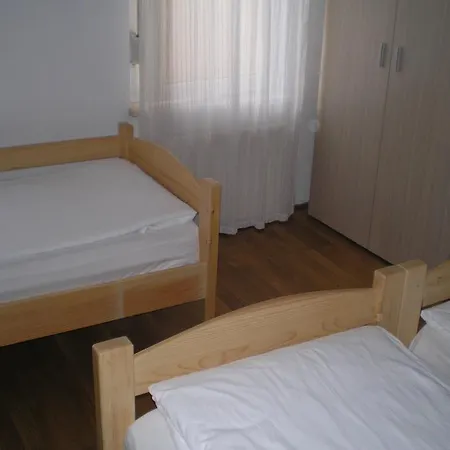 Hostel Funny